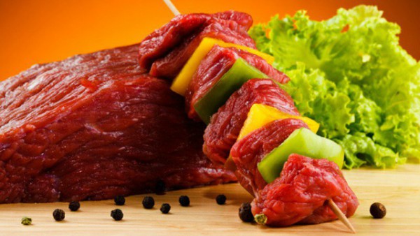 Protein từ thịt động vật có thể tạo ra một lượng axit cao trong máu, gây hại cho thận.